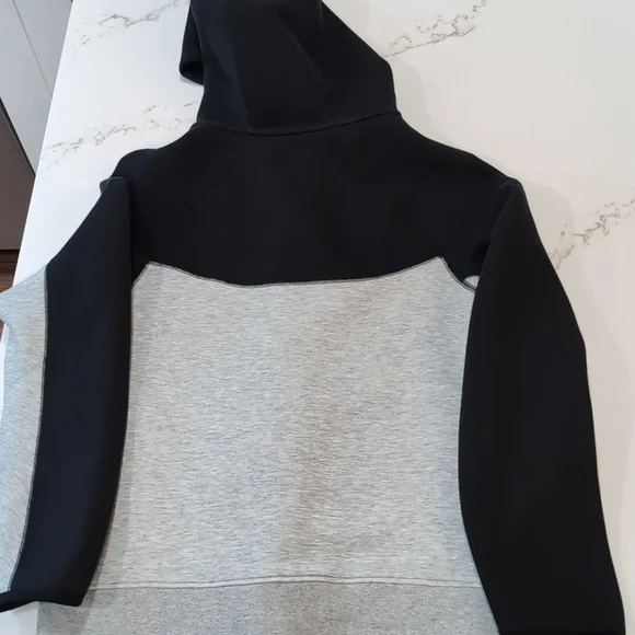 Youth Large Nike Tech Hoodie - Picture 5 of 5